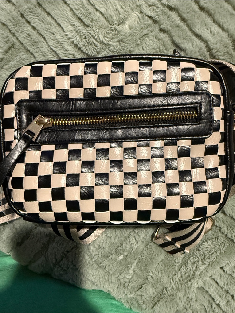 Universal Thread Woven Crossbody Bag in Black & cream NWT